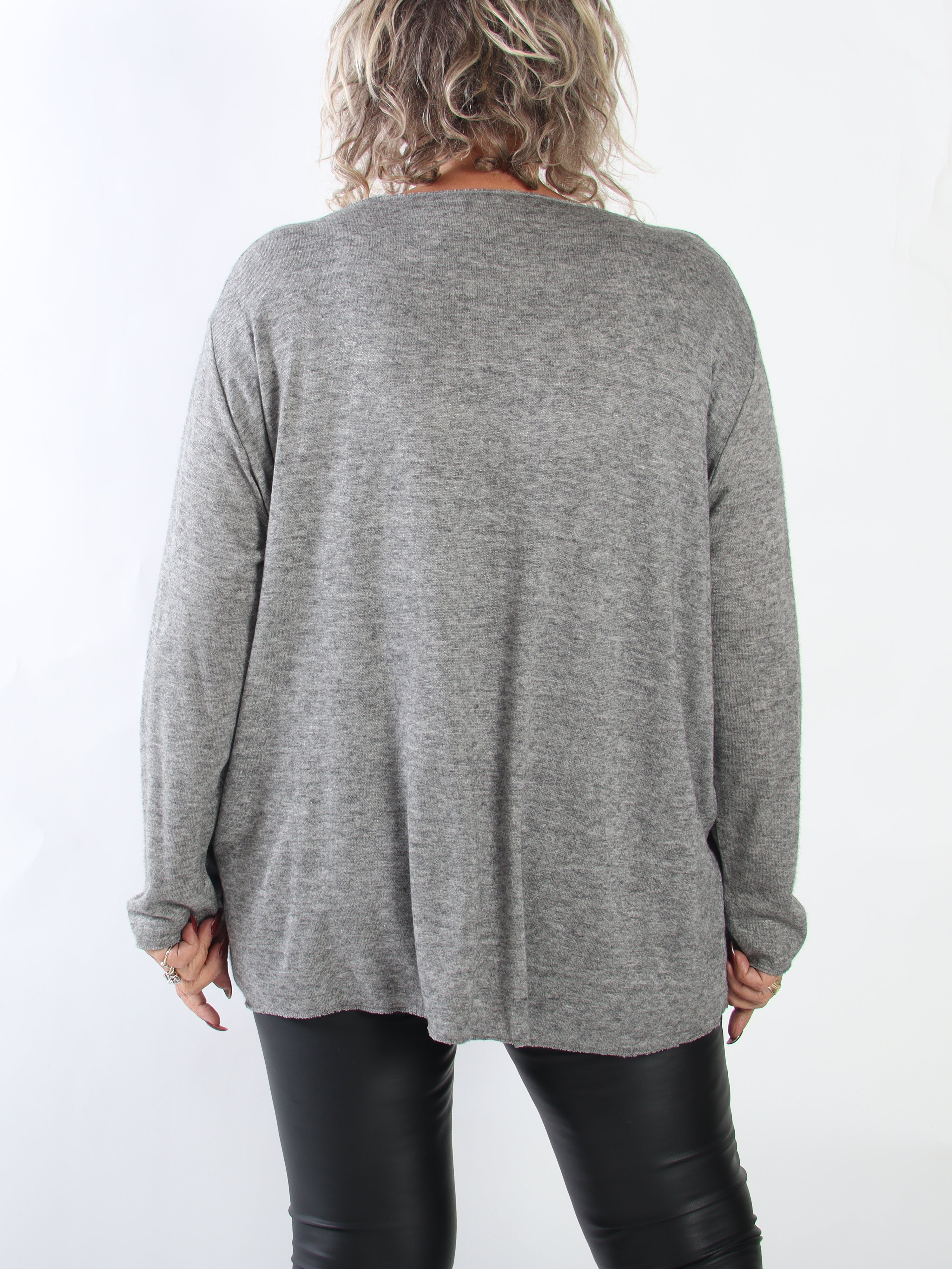 Belis - Mjuk och lätt stickad tröja i plus size i viskos med en vacker V-ringning och behaglig passform